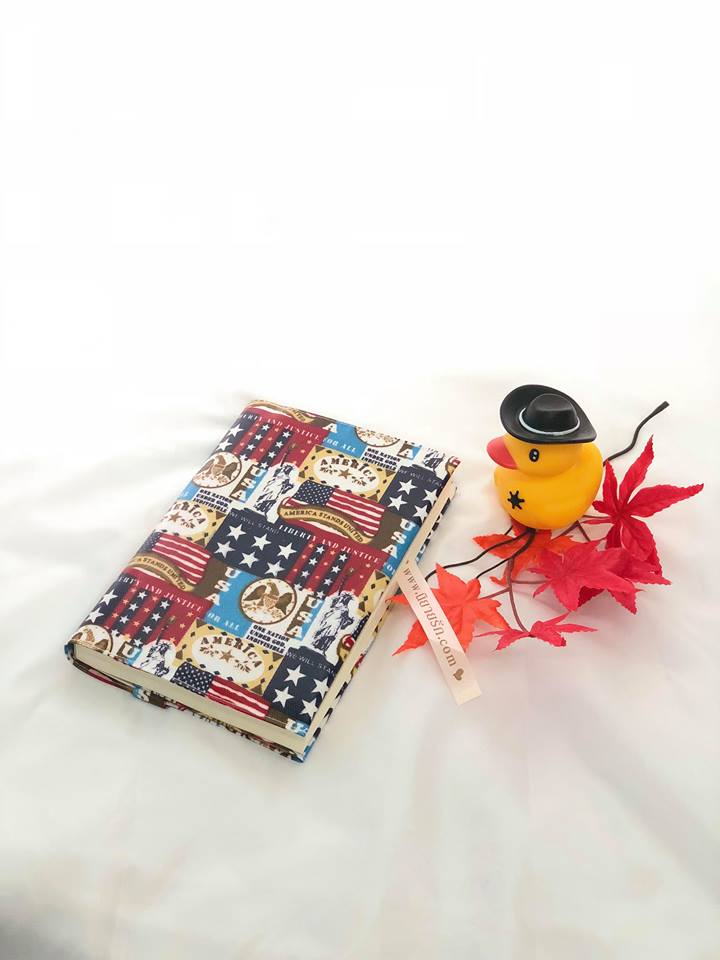 ปกผ้าเคลือบกันน้ำ พื้นกรมท่า ลายUSA ขนาด 8" ( Pocket Book )