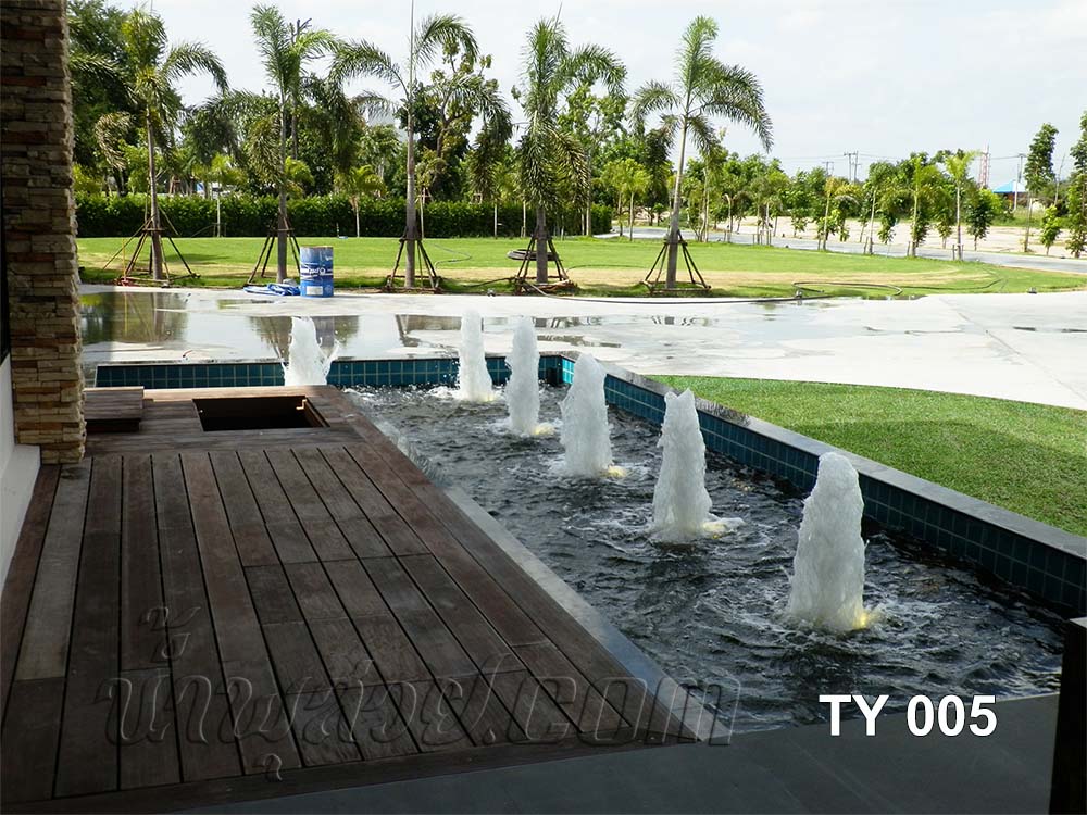 บ่อน้ำพุสี่เหลี่ยมรูปตัวแอล หน้าบ้านคุณ โจ ด่านขุนทด