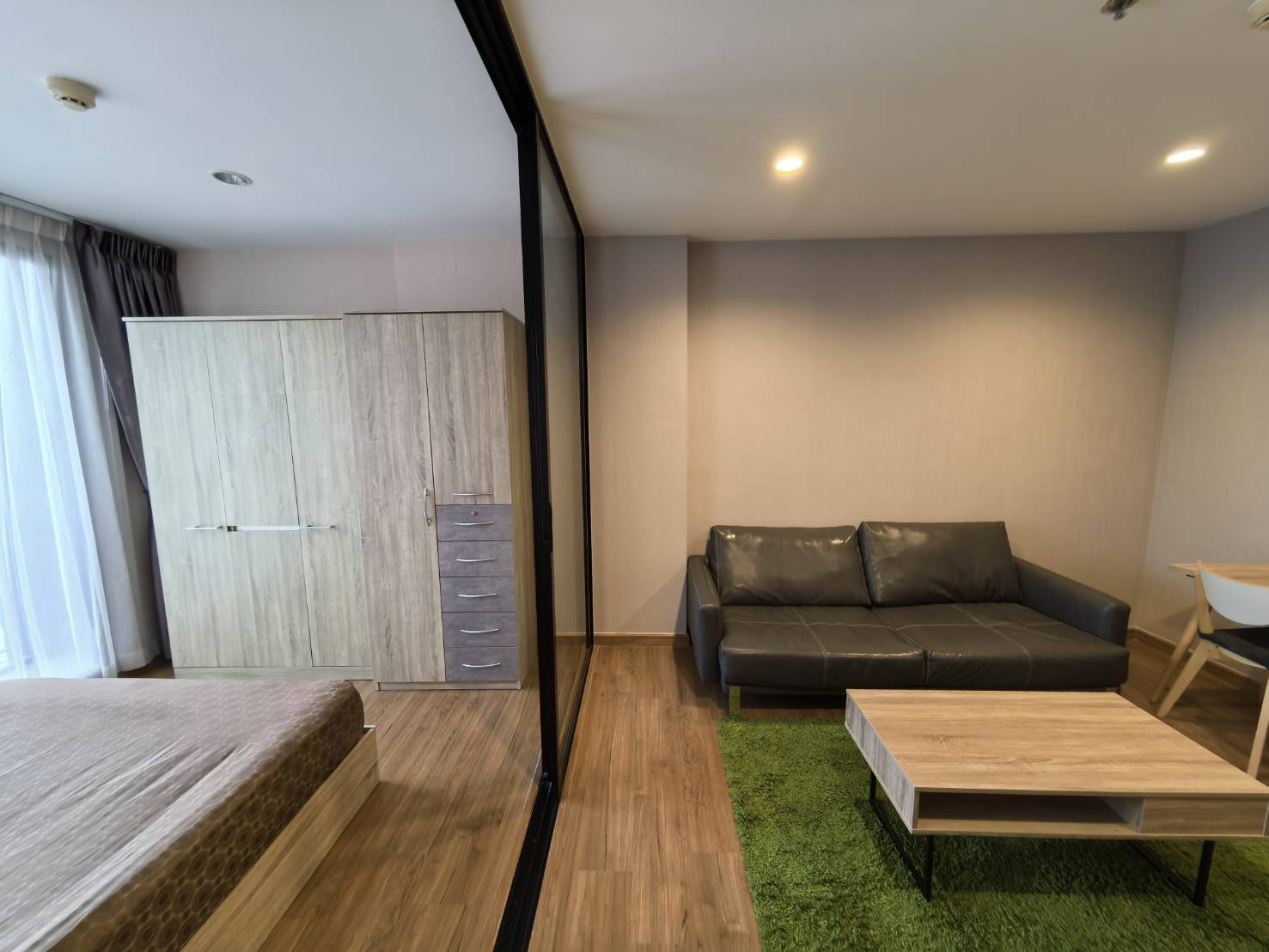 ให้เช่าคอนโด เดอะ ทรี อินเตอร์เชนจ์ พื้นที่ 36 ตร.ม. 1 ห้องนอน เช่า 12,000 บ/ด