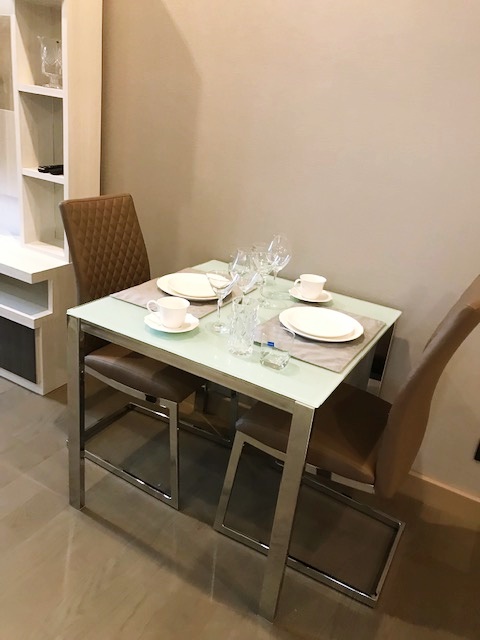 ให้เช่าคอนโด ดิ เอส แอท สิงห์ คอมเพล็กซ์ 75 ตร.ม. 2 ห้องนอน เช่า 68,000 บ/ด