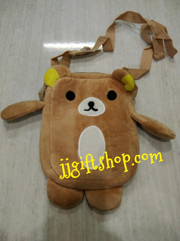 กระเป๋าสะพายข้างคุมะ ขนาด สูง 19 x ยาว 16 cm