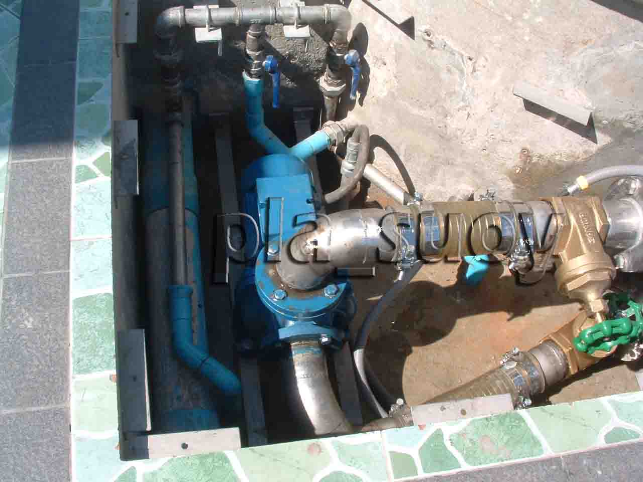 น้ำพุฮวงจุ้ย หน้าสำนักงาน AMC