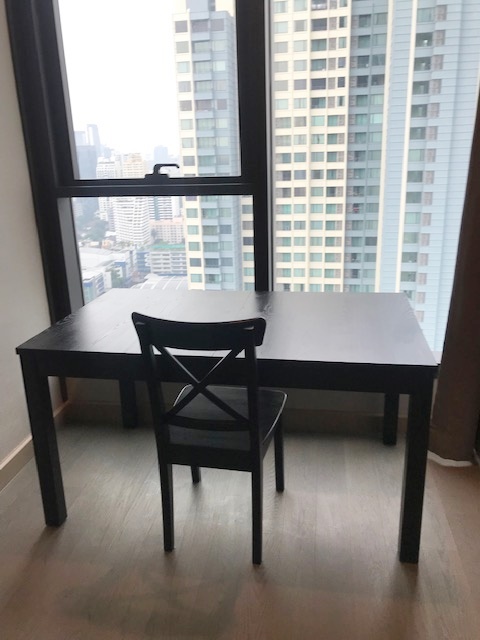 ให้เช่าคอนโด ดิ เอส แอท สิงห์ คอมเพล็กซ์ 75 ตร.ม. 2 ห้องนอน เช่า 68,000 บ/ด