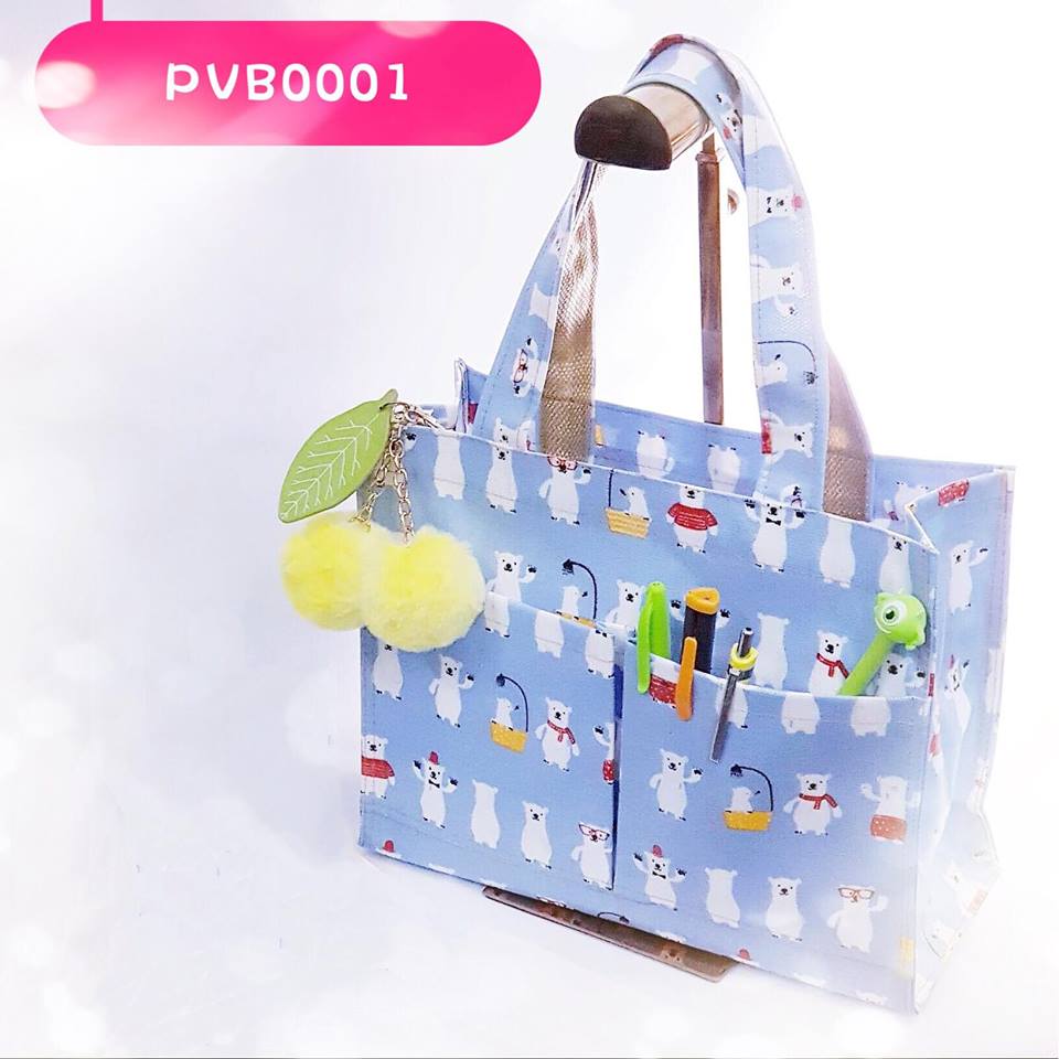 กระเป๋าผ้าเคลือบ พื้นสีฟ้า หมีลั้นลา PVC กันน้ำ ใส่เอกสาร (A5)