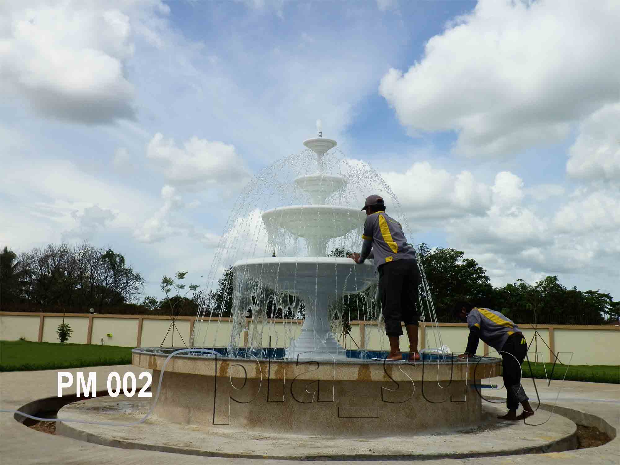 น้ำพุ ฮวงจุ้ย หน้าบ้าน คุณ สุรศักดิ์ เจ้าของ Polo Maker ที่ กาญจนบุรี