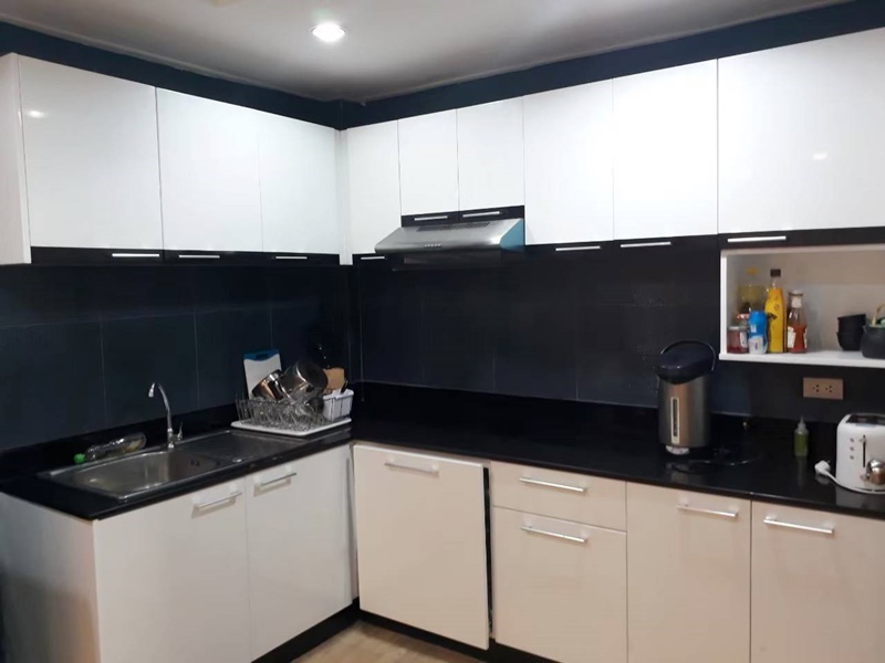 ให้เช่าทาวน์เฮ้าส์ 4 ชั้น ย่านเอกมัย พื้นที่ 23 ตรว. 5 ห้องนอน เช่า 60,000 บ/ด