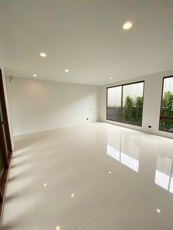 ขาย/ให้เช่าบ้านเดี่ยว 2 ชั้น ย่านบางกะปิ 77 ตรว. 4 ห้องนอน เช่า 300,000 บ/ด ขาย 32 ล.