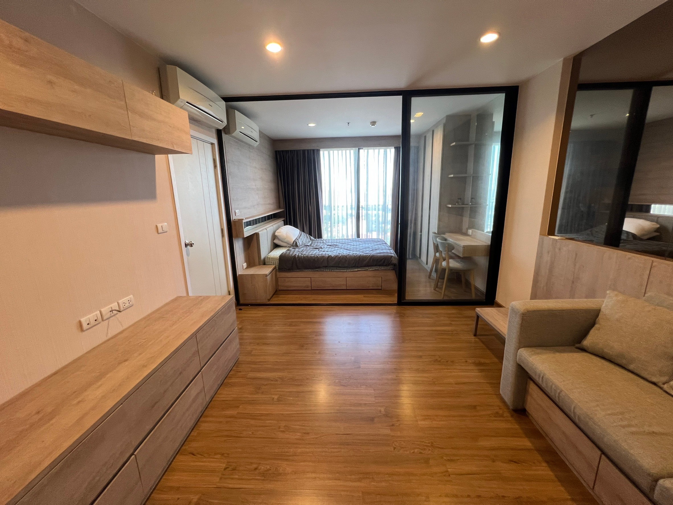 The Tree Interchange 1 bed 36 floor including washing machine 12,500 B