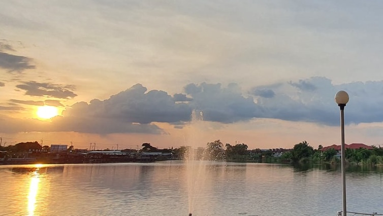 เซ้งร้านอาหาร ย่านวัชรพล วิวทะเลสาบ ขาย 4 ล้านบาท