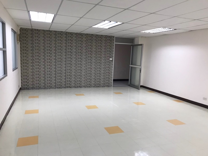 ให้เช่าอาคารสำนักงาน ย่านจรัญสนิทวงศ์ 40 ตรม. ให้เช่า 12,500 บ/ด