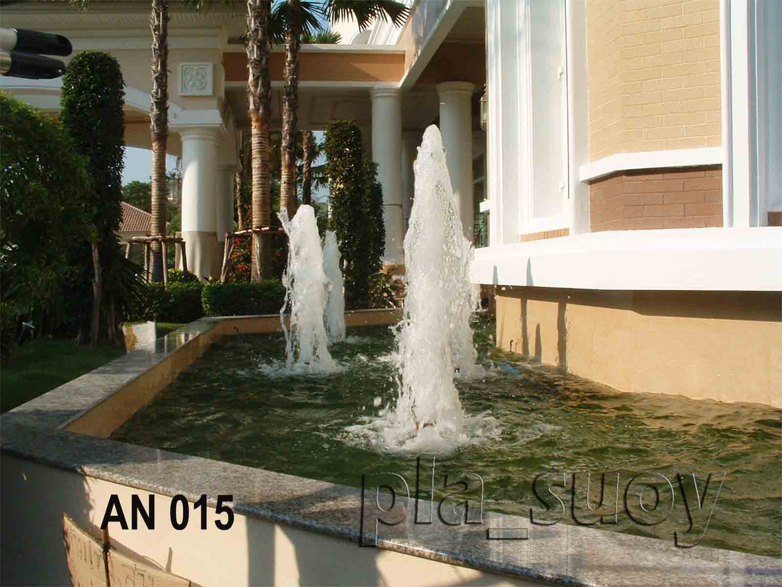 น้ำพุในบ่อเลี้ยงปลาคาร์ฟ บ้านคุณอรุณี