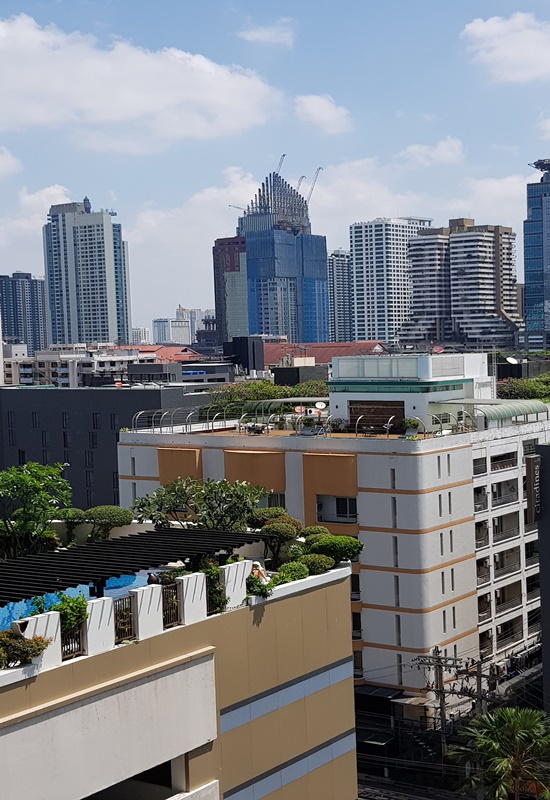 ขาย/ให้เช่า คอนโด ไฮด์ สุขุมวิท 11 58.54 ตร.ม. 2 ห้องนอน เช่า 45,000 บ/ด ขาย 10.7 ล.