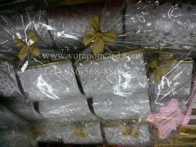 กระเป๋าผีเสื้อสีเงิน