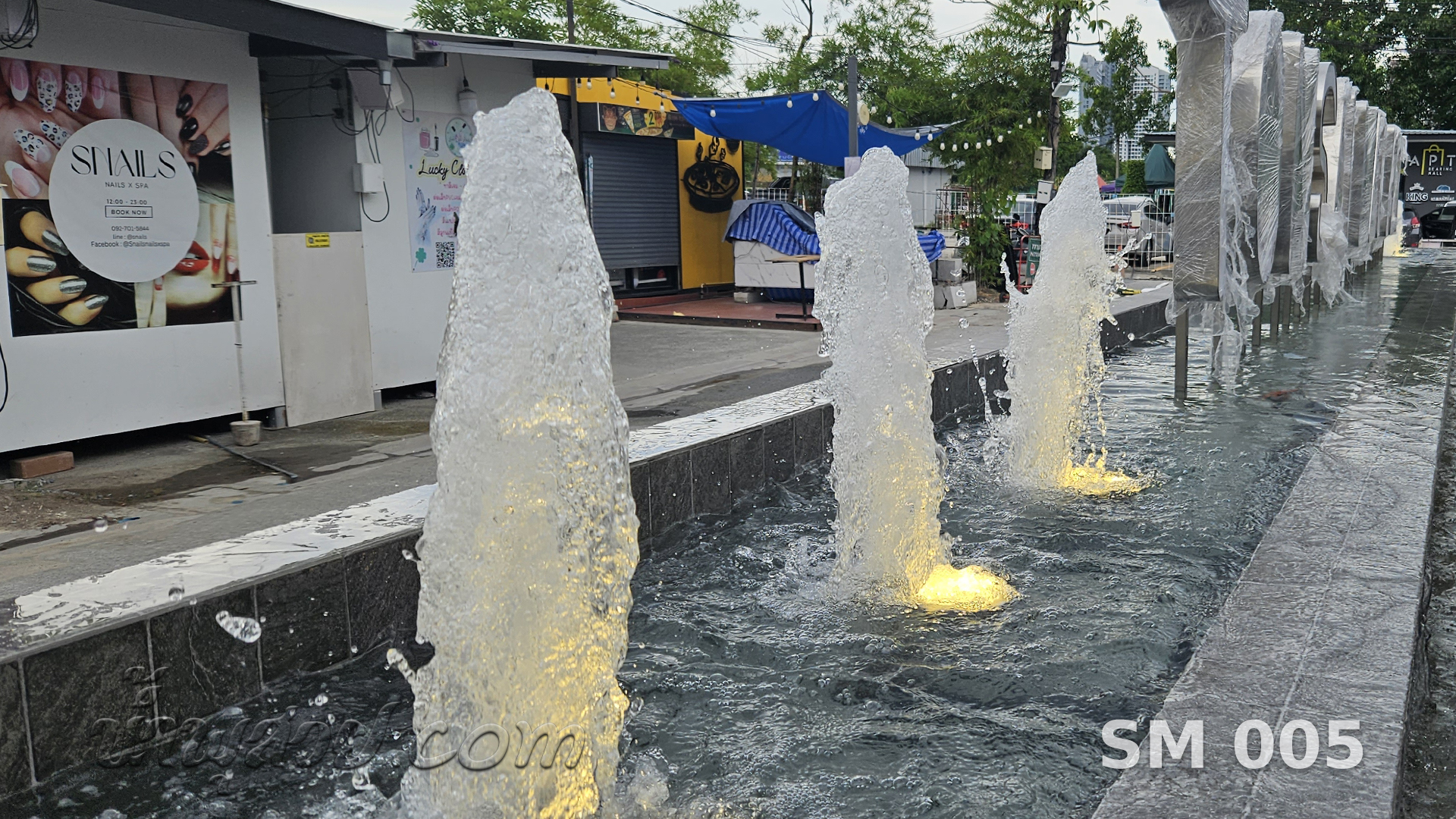 น้ำพุต้นสน ตลาดต้นไทร แบริ่ง