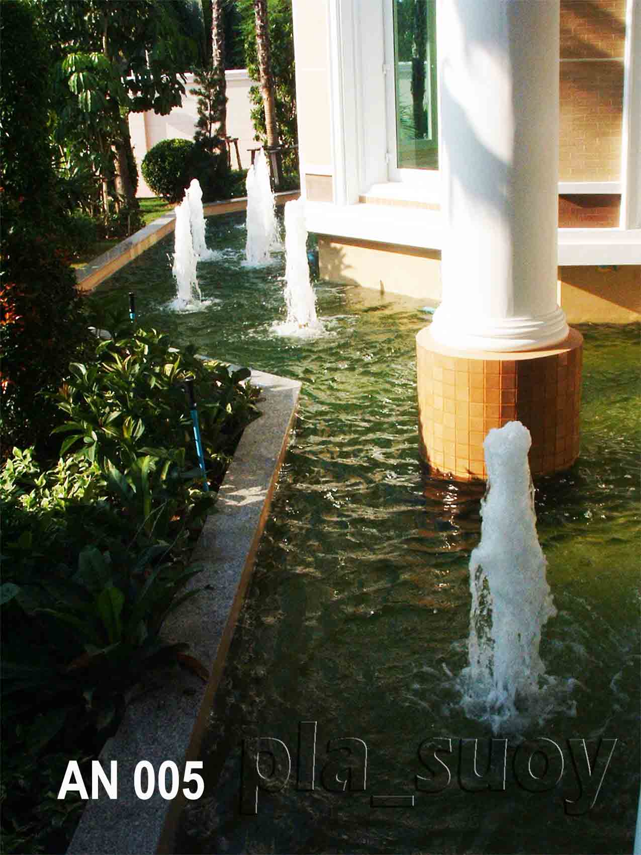 น้ำพุในบ่อเลี้ยงปลาคาร์ฟ บ้านคุณอรุณี