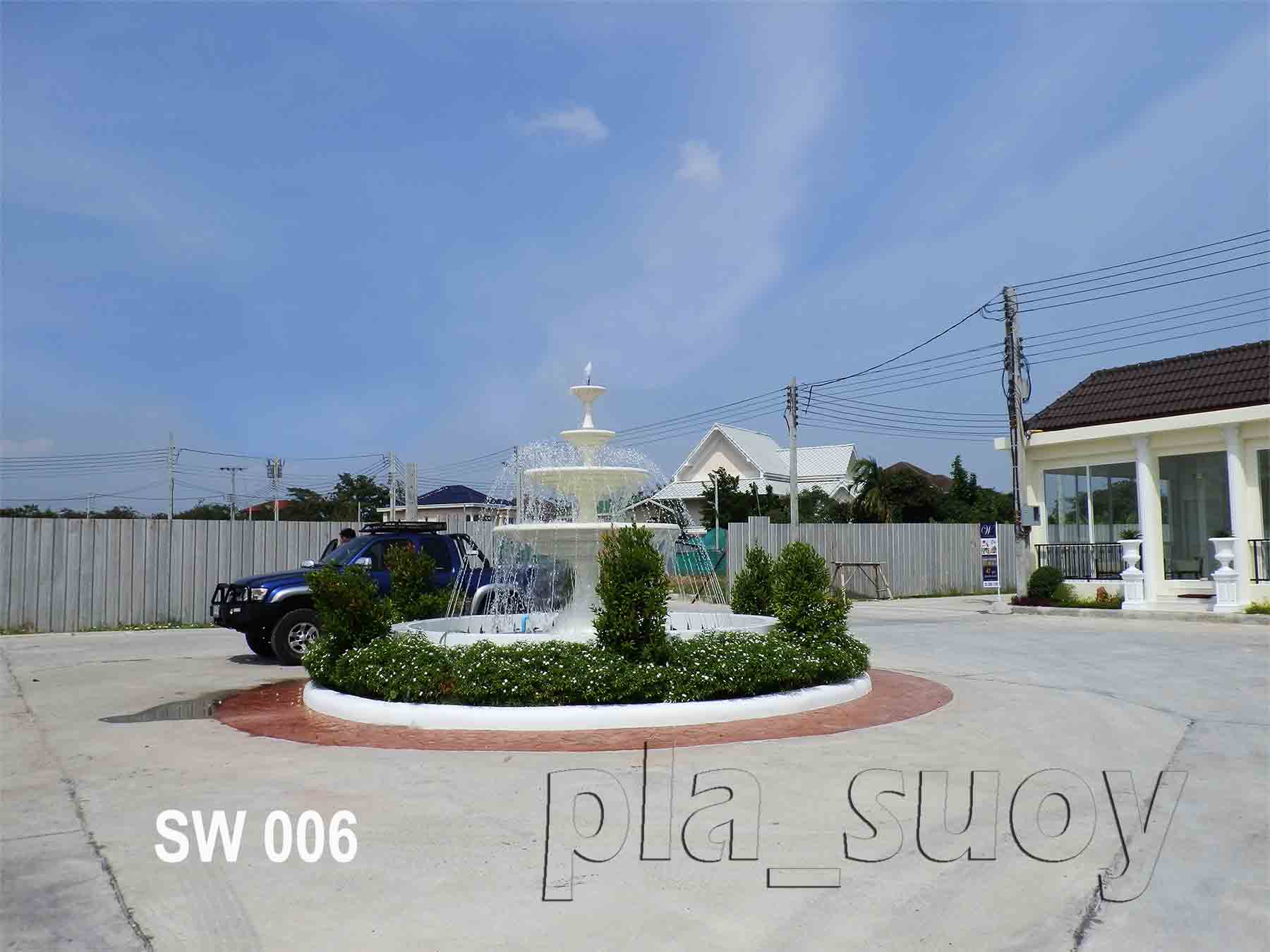 บ่อน้ำพุ พาน 4 ชั้น หน้าโครงการ The Wellington ที่สมุทรปราการ