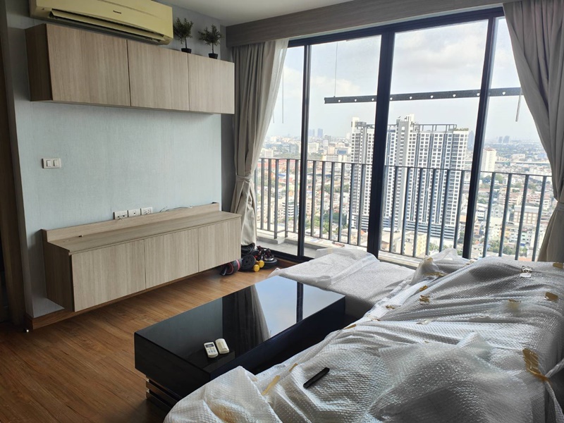 ให้เช่าคอนโด เดอะ ทรี อินเตอร์เชนจ์ พื้นที่ 63 ตร.ม. 2 ห้องนอน เช่า 21,000 บ/ด