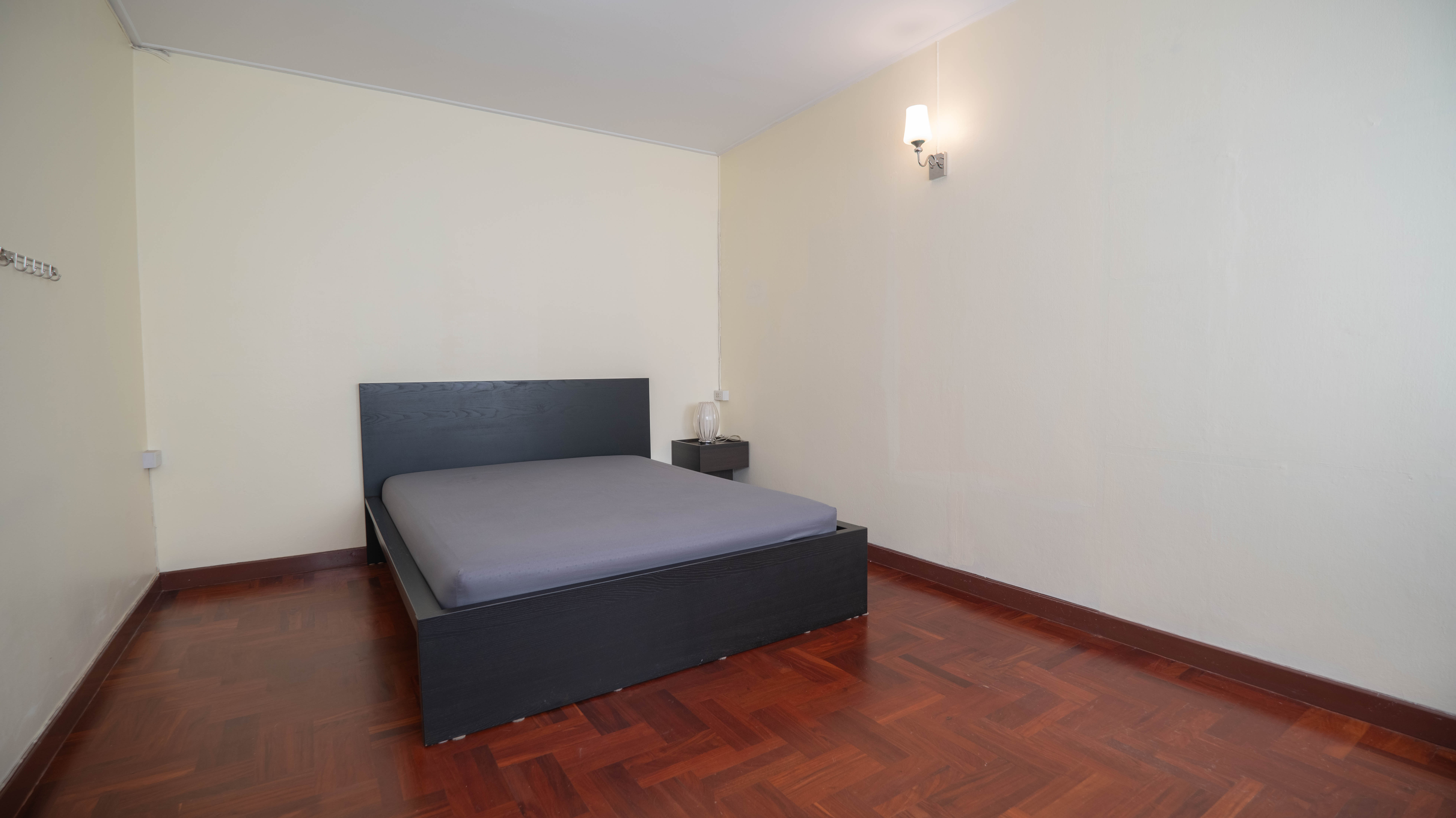 ให้เช่าทาวน์เฮ้าส์ 4 ชั้น ย่านเอกมัย 26 พื้นที่ 24 ตรว. 5 ห้องนอน เช่า 50,000 บ/ด