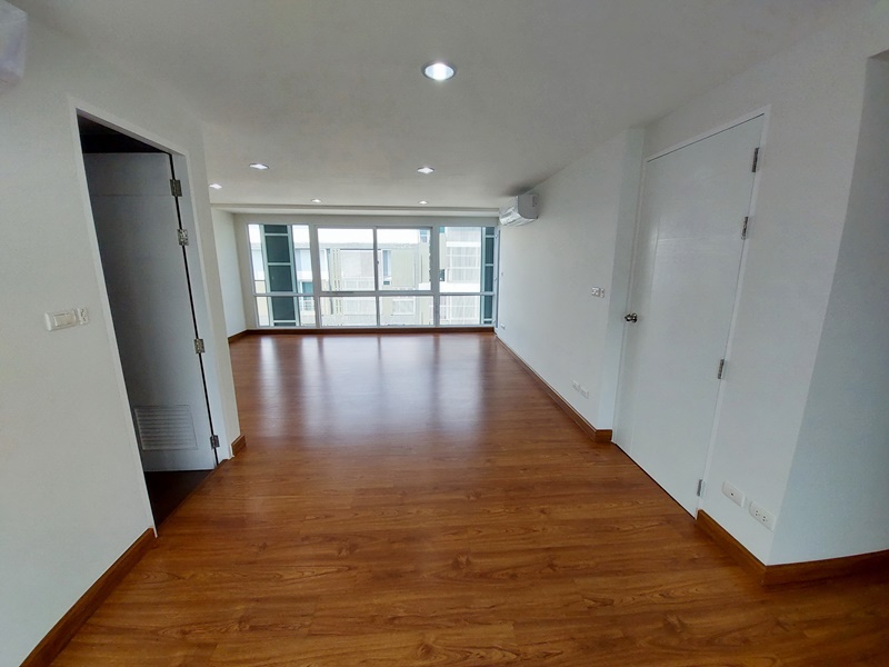 ขายทาวน์โฮม 3.5 ชั้น ย่านลาดพร้าว พื้นที่ 33.30 ตรว. 3 ห้องนอน ขาย 13.7 ล.