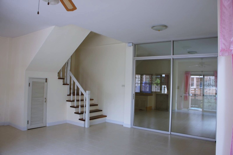 หมู่บ้าน ให้เช่า บ้านเดี่ยว 2 ชั้น หมู่บ้าน อรุณวรรณ 4 พื้นที่ 51 ตรว. 3 ห้องนอน 12,000 บาท/เดือน