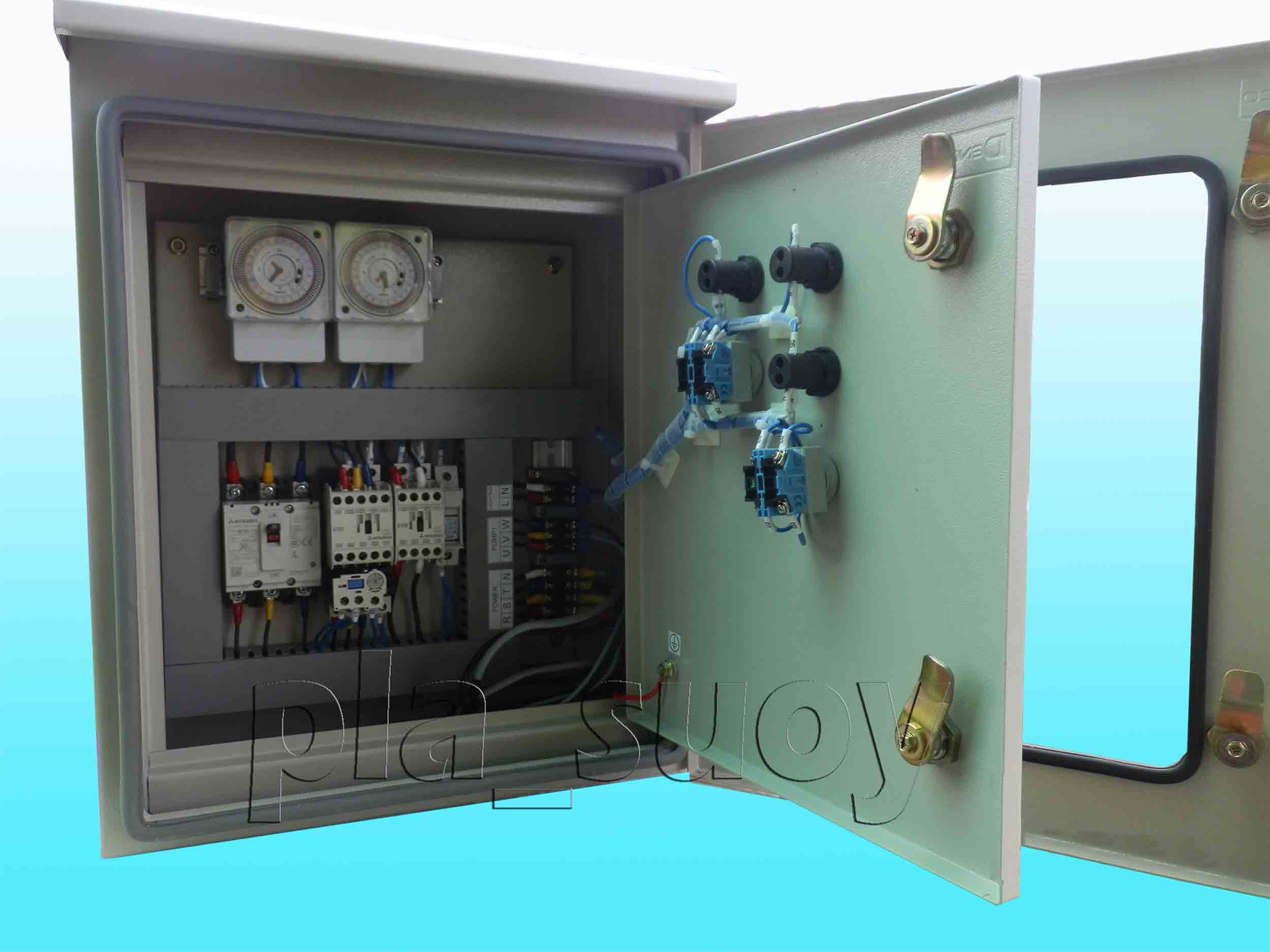 น้ำพุทุ่นลอยดอกชบา ที่เทศบาลเมืองแหลมฉบัง