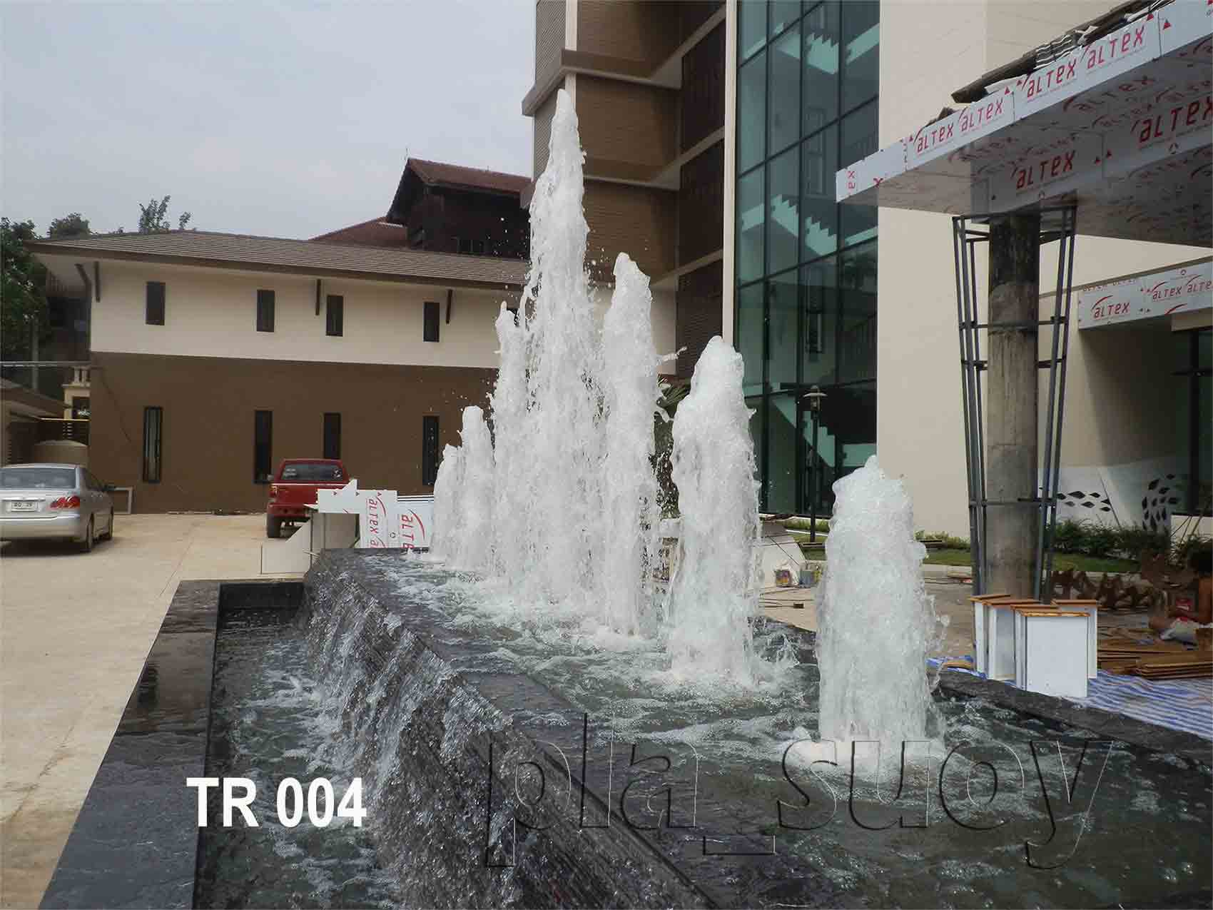 บ่อน้ำพุ หน้าโรงแรม The River ที่ จ.นครพนม