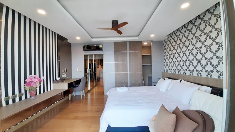 ให้เช่าคอนโด สเตท ทาวเวอร์ คอนโดมิเนียม พื้นที่ 68.23 ตรม. 1 ห้องนอน เช่า 30,000 บ/ด