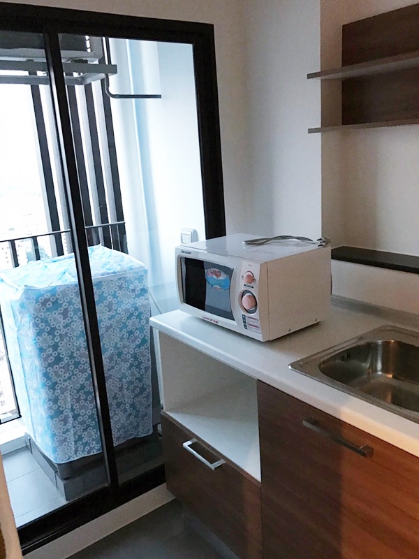 ขาย/ให้เช่า คอนโด เดอะ ทรี อินเตอร์เชนจ์ 23 ตร.ม. สตูดิโอ เช่า 8,000 บ/ด ขาย 2.5 ล.