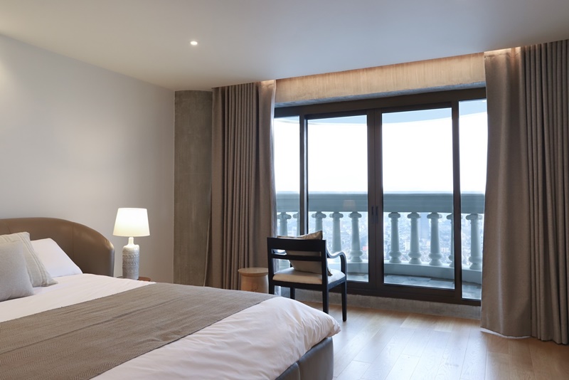 ขายคอนโด สเตท ทาวเวอร์ คอนโดมิเนียม พื้นที่ 68 ตรม. 1 ห้องนอน ขาย 7.4 ล้านบาท