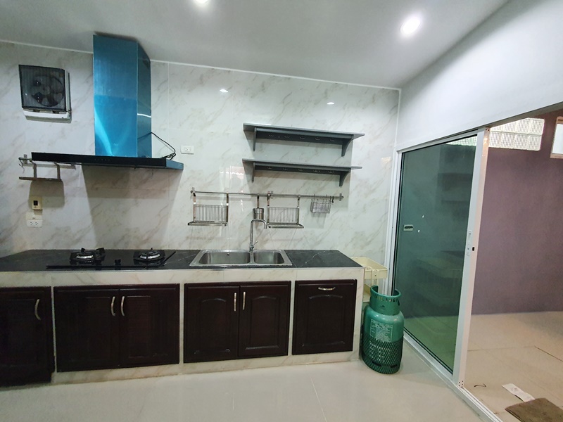 ขายทาวน์โฮม 3ชั้น ย่านรามคำแหง 39 พื้นที่ 32.2 ตรว. 3 ห้องนอน ขาย 6.9 ล้านบาท