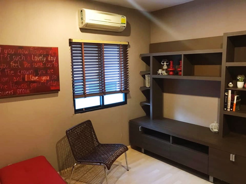 ขายทาวน์เฮ้าส์ 3 ชั้น ย่านลาดพร้าว พื้นที่ 180 ตรม. 3 ห้องนอน ขาย 4.7 ล้านบาท