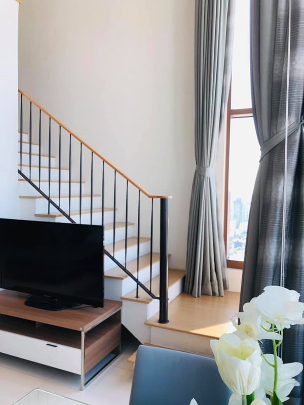 ให้เช่าคอนโด ดิ เอ็มโพริโอ เพลส พื้นที่ 83 ตร.ม. 1 ห้องนอน เช่า 55,000 บ/ด