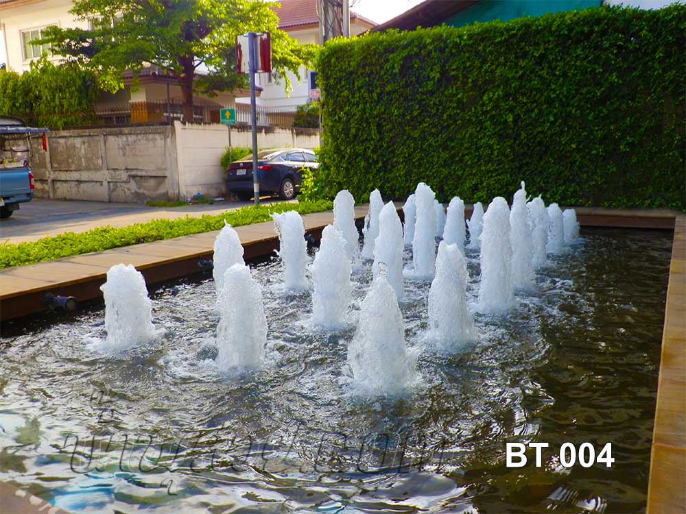 บ่อน้ำพุสี่เหลี่ยม น้ำพุทรงต้นสน 21 หัว ที่หน้า บ.บ้านกรองทอง