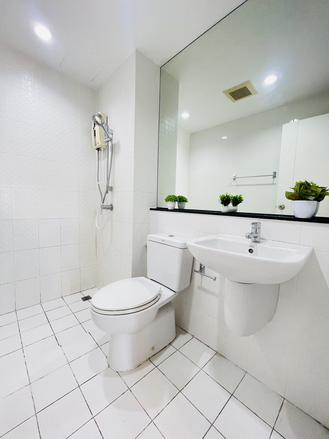 ให้เช่าคอนโด เดอะ ทรี อินเตอร์เชนจ์ พื้นที่ 30 ตร.ม. 1 ห้องนอน เช่า 11,000 บ/ด