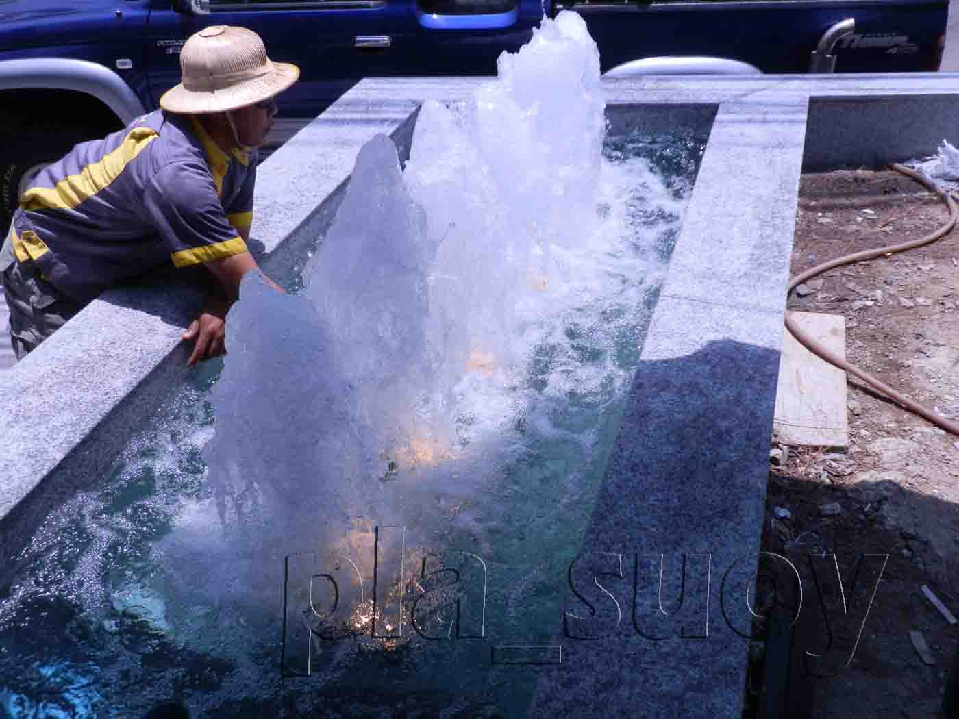 น้ำพุ ฮวงจุ้ย หน้าสำนักงาน สยามคาสเตอร์วิลส์ ( SCW )