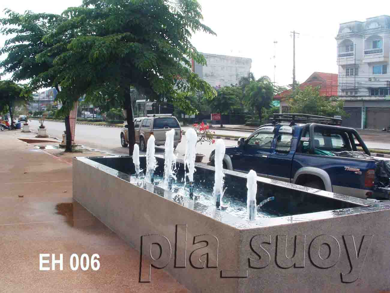 น้ำพุประดับด้านหน้า โชว์รูม รถมอเตอร์ไซค์ อีฮง