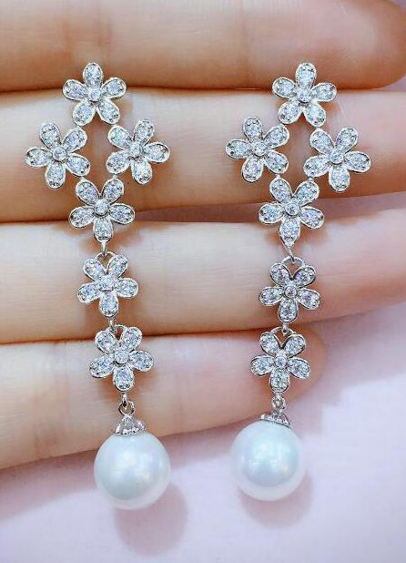 ต่างหูประดับเพชร CZ สีเงิน ถ่ายจากสินค้าจริง