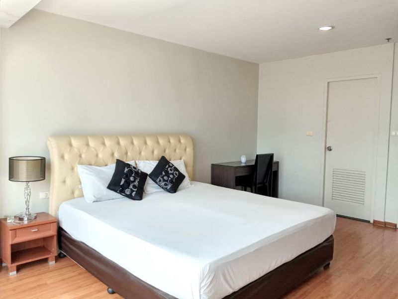 ให้เช่าคอนโด เดอะ แคปิตอล สุขุมวิท 30/1 พื้นที่ 92 ตร.ม. 1 ห้องนอน เช่า 33,000 บ/ด