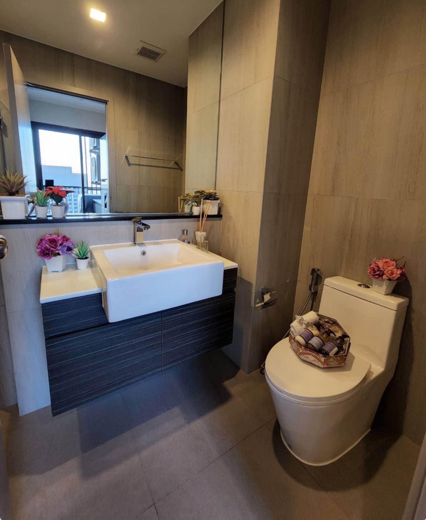 ให้เช่า เดอะ โพลิแทน อควา พื้นที่ 30 ตรม. 1 ห้องนอน ราคาเช่า 13,500 บาท/เดือน