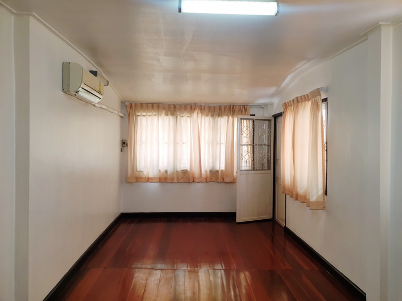 ให้เช่าบ้านเดี่ยว 2 ชั้น ย่านรัชดา พื้นที่ 60 ตรว. 3 ห้องนอน เช่า 60,000 บ/ด