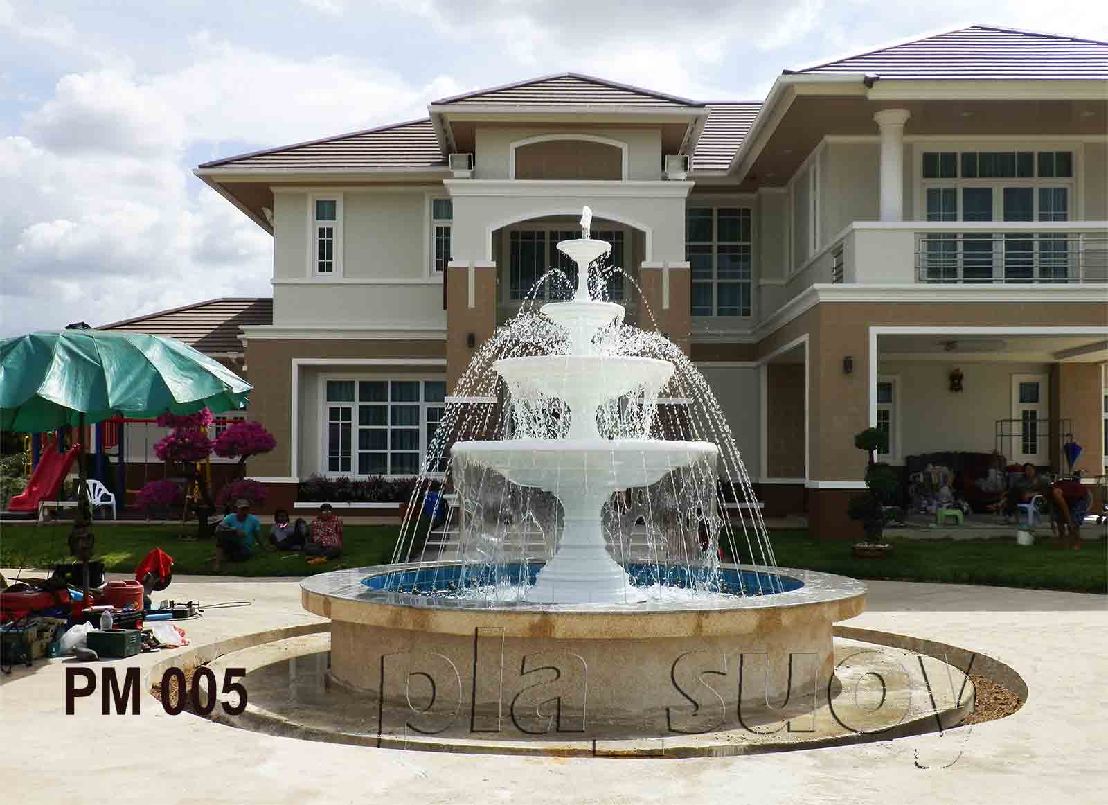 น้ำพุ ฮวงจุ้ย หน้าบ้าน คุณ สุรศักดิ์ เจ้าของ Polo Maker ที่ กาญจนบุรี