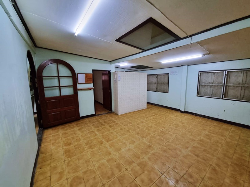 ให้เช่าบ้าน 2 ชั้น พร้อมโกดัง ย่าน วิภาวดีรังสิต พื้นที่ 49 ตรว. 4 ห้องนอน เช่า 20,000 บ/ด