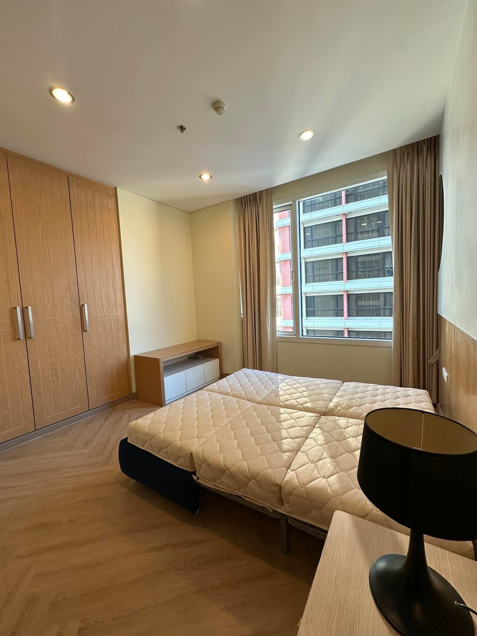 ให้เช่า เดอะ รอยัล ศาลาแดง พื้นที่ 162 ตรม. 3 ห้องนอน เช่า 85,000 บาท/เดือน