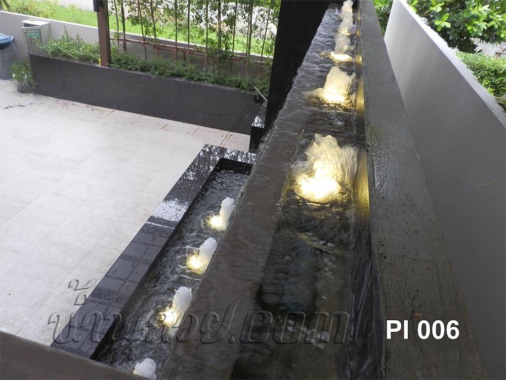 บ่อน้ำพุและน้ำตก ที่บ้านคุณพิศมัย ม.ไม้ล้อมเรือน