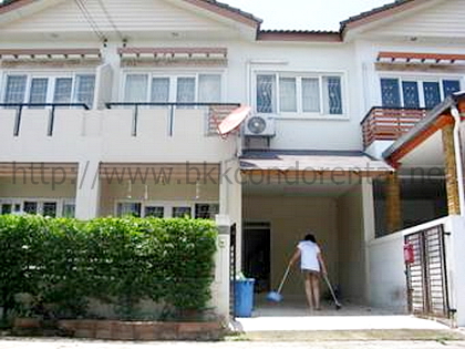 ทาวน์เฮ้าส์ 2 ชั้นขาย Village Pornpimarn Ville Klong 5 พื้นที่ 22.5 ตรม. หน้ากว้าง 6 เมตร.