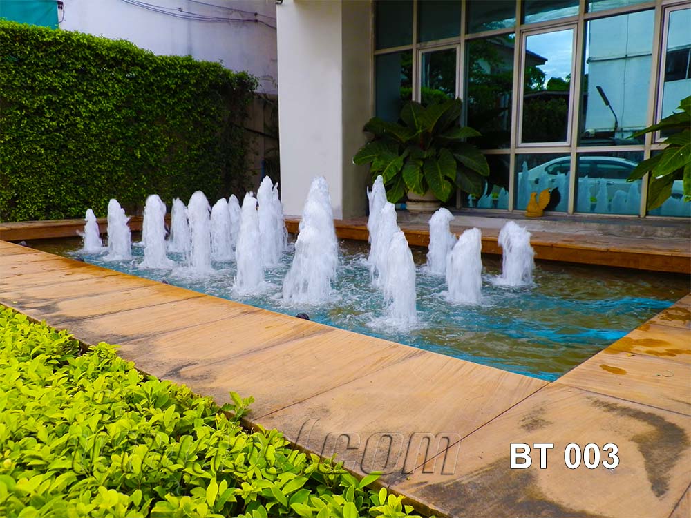 บ่อน้ำพุสี่เหลี่ยม น้ำพุทรงต้นสน 21 หัว ที่หน้า บ.บ้านกรองทอง