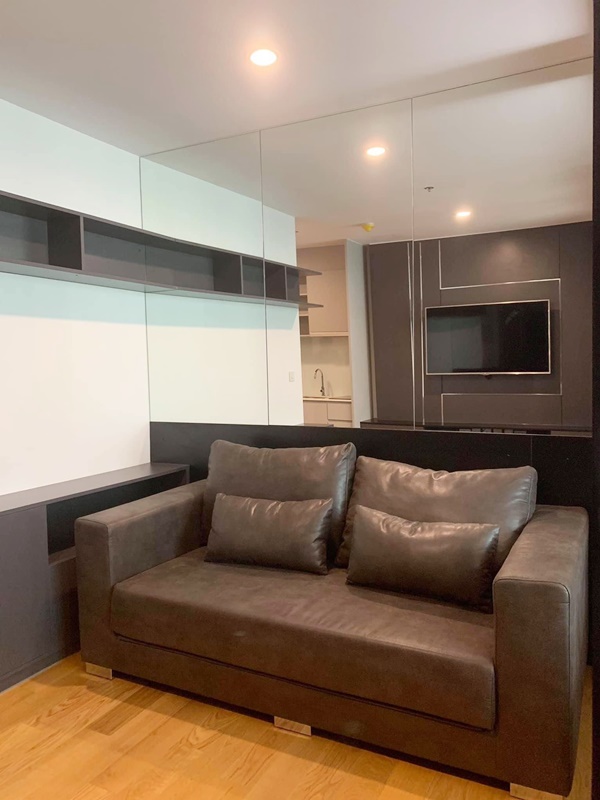 ให้เช่าคอนโด โนเบิล รีโว สีลม พื้นที่ 34 ตร.ม. 1 ห้องนอน เช่า 18,000 บ/ด