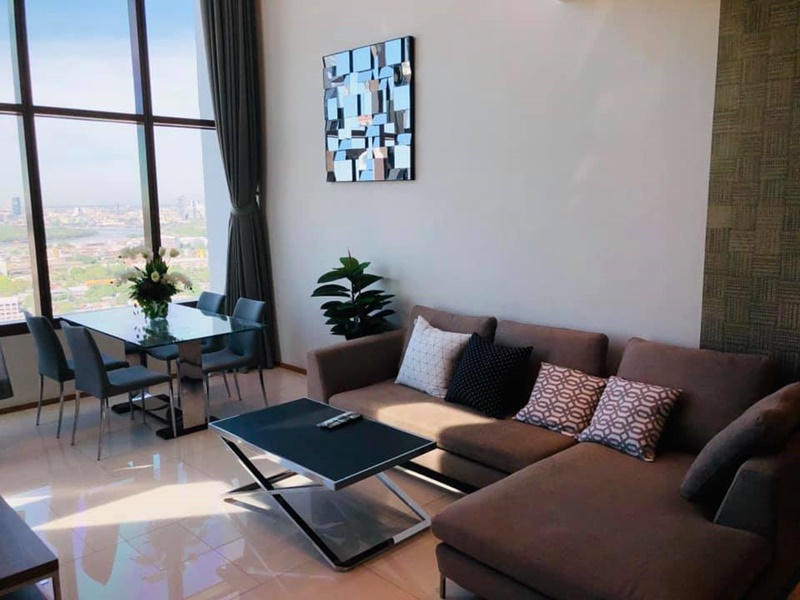 ให้เช่าคอนโด ดิ เอ็มโพริโอ เพลส พื้นที่ 83 ตร.ม. 1 ห้องนอน เช่า 55,000 บ/ด