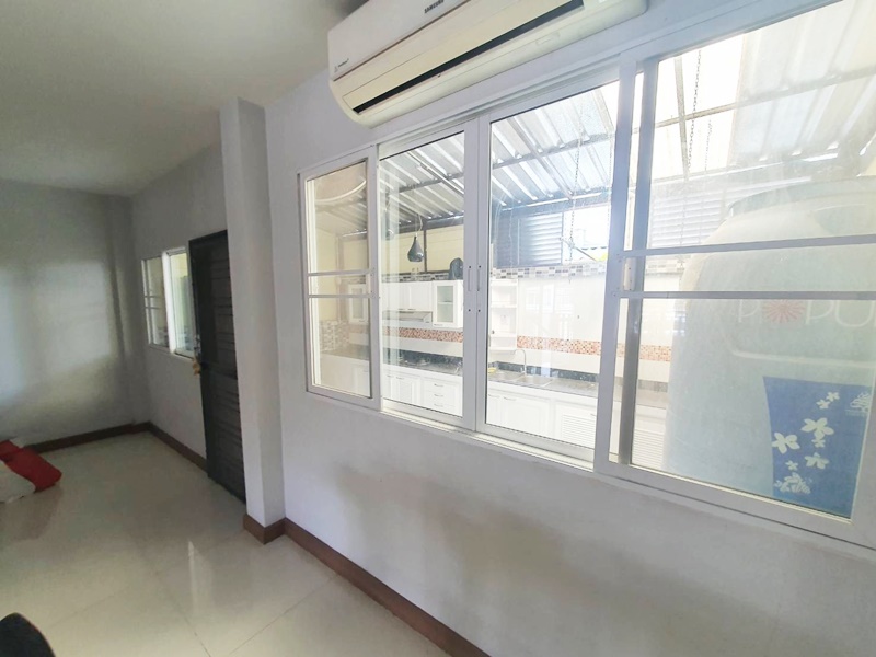 ให้เช่าทาวน์โฮม 3.5 ชั้น ย่านพหลโยธิน พื้นที่ 25.5 ตารางวา 4 ห้องนอน เช่า 30,000 บ/ด