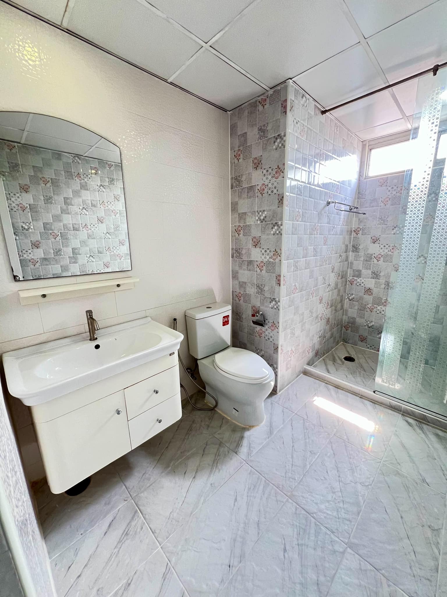 คอนโดเลี้ยงสัตว์ได้แบบเปิดเผย pet friendly คอนโดวิทยุคอมเพล็กซ์ 2 ห้องนอน 1 ห้องน้ำ